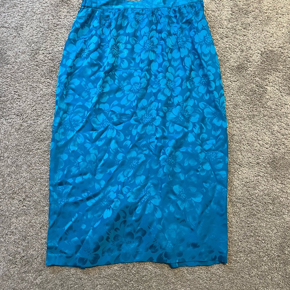 Argenti size 6 100% silk Floral Blue Pencil Skirt